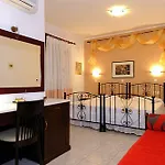 Mary Elen Ξενοδοχείο με διαμερίσματα 4*